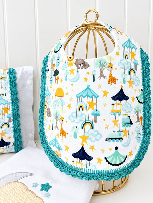 Set de 3 piezas / Babero , pañito y almohada